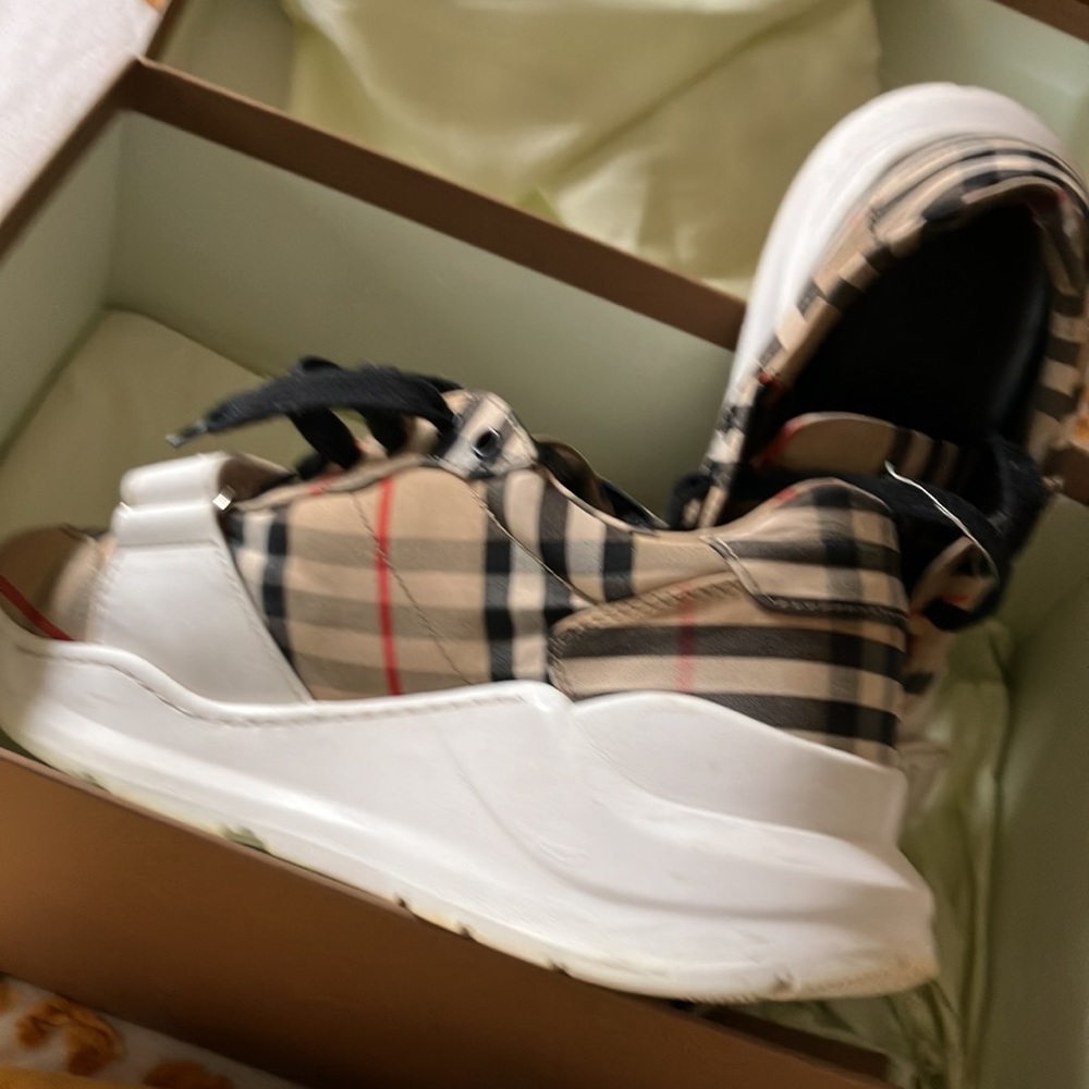 Burberry sneakers - Picture 5 of 8